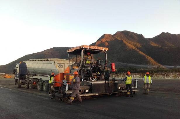 Travaux routiers à l’aérodrome de Koné